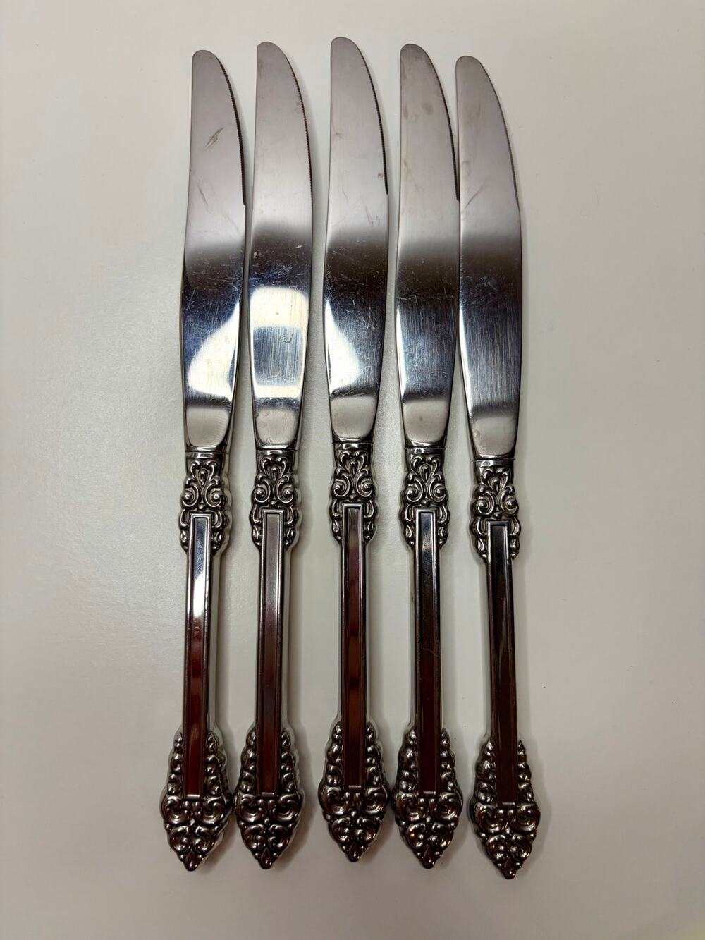 Oneida Heirloom Rembrandt Dinner Knives 9 1/8” Stainless Vintage Set of 5